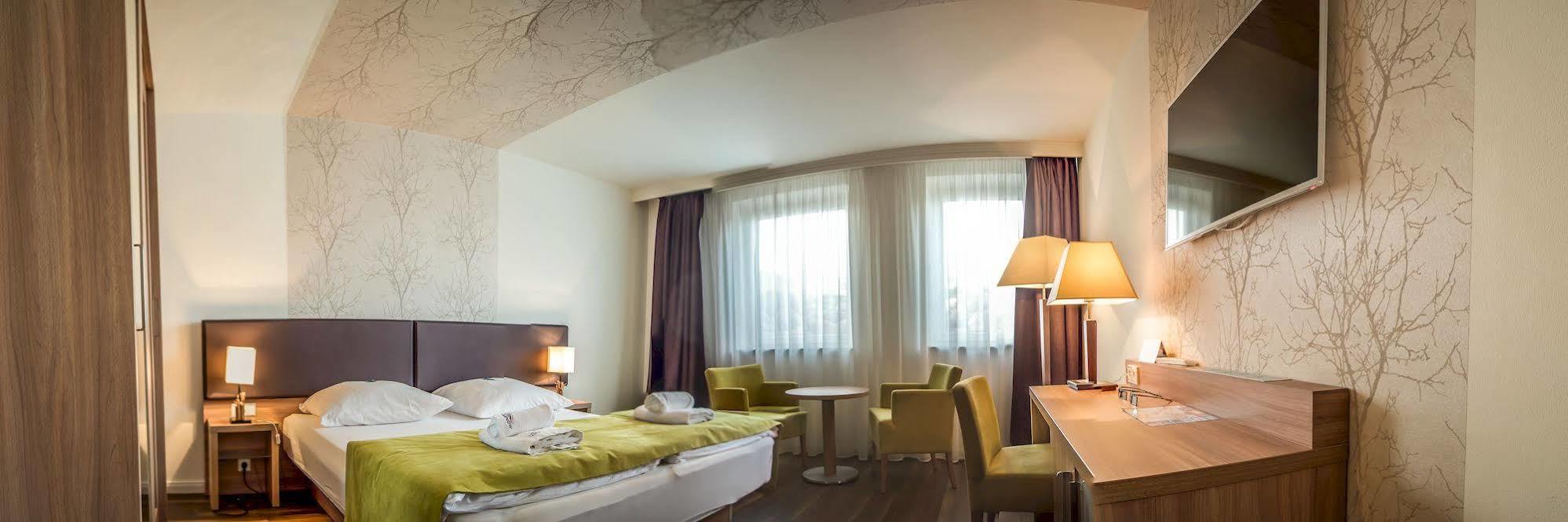 Hotel Warnow Rostock Extérieur photo