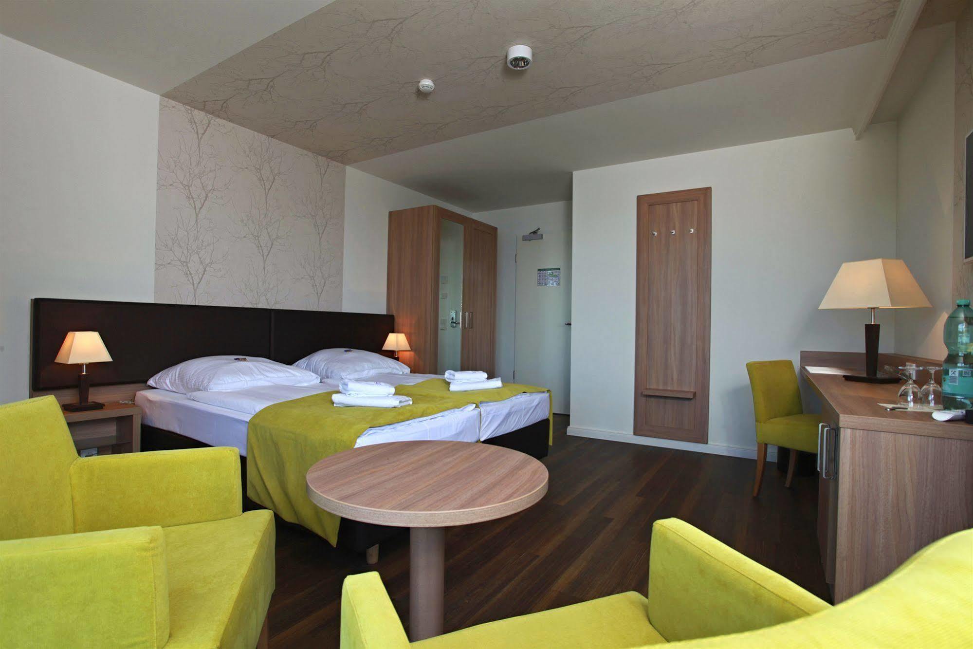 Hotel Warnow Rostock Extérieur photo